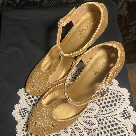 Graham street Great Gatsby t-strap gold shine heels - Picture 14 of 16